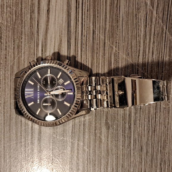 Watch - Picture 4 of 5